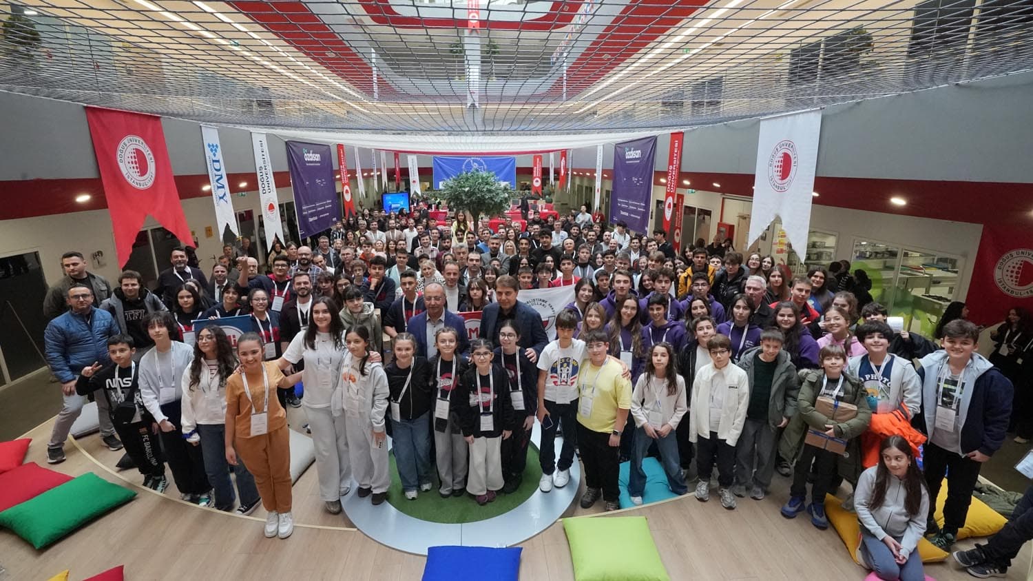 Buluş Şenliği finalinde bir araya gelen katılımcılar